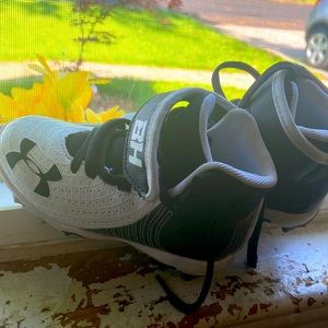 Under Armour youth baseball cleats